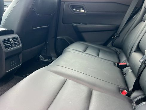 Used 2023 Nissan Rogue SL image 5