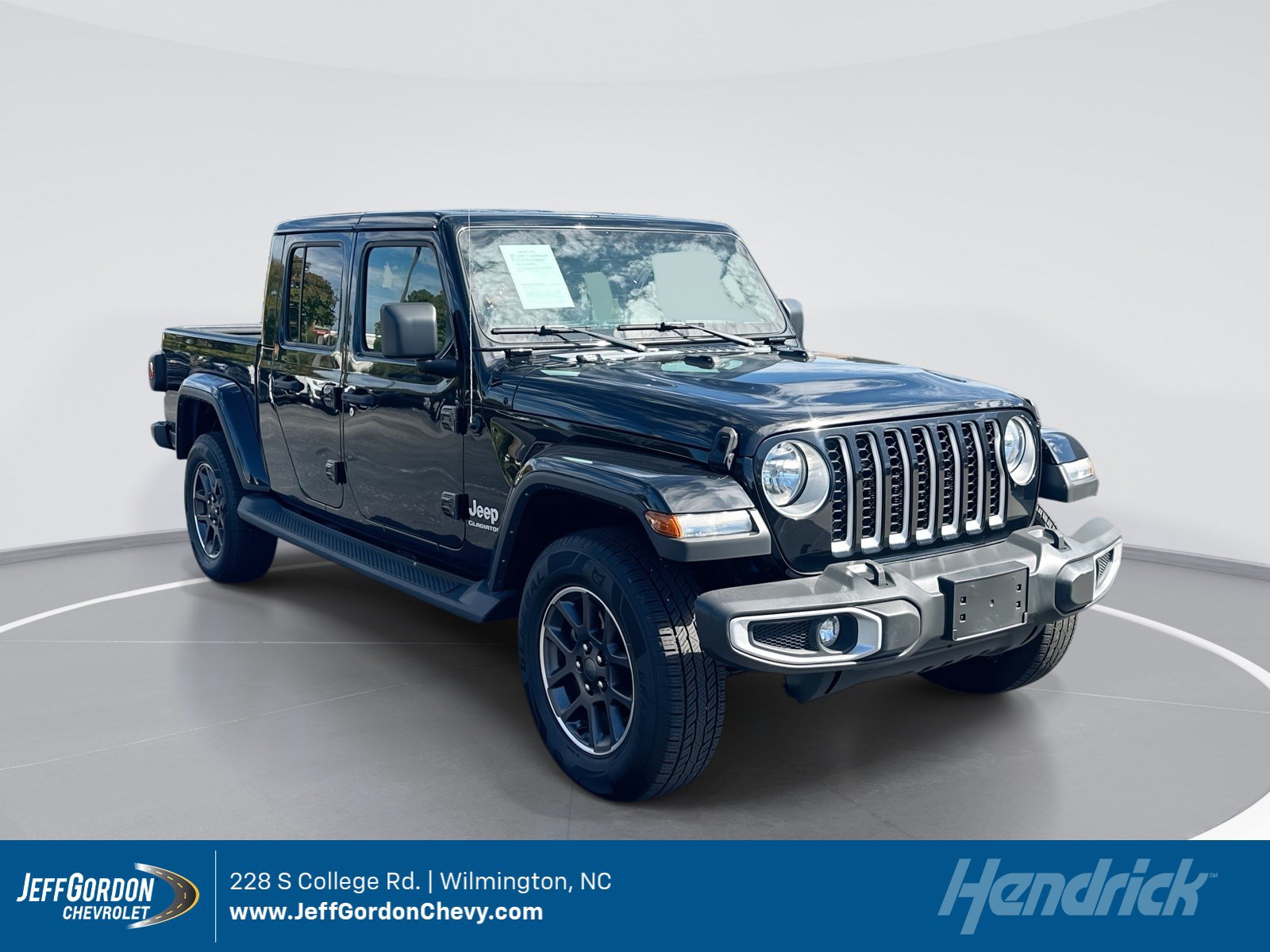 Used 2021 Jeep Gladiator Overland w/ Popular Equipment Package AWD/4WD image 1