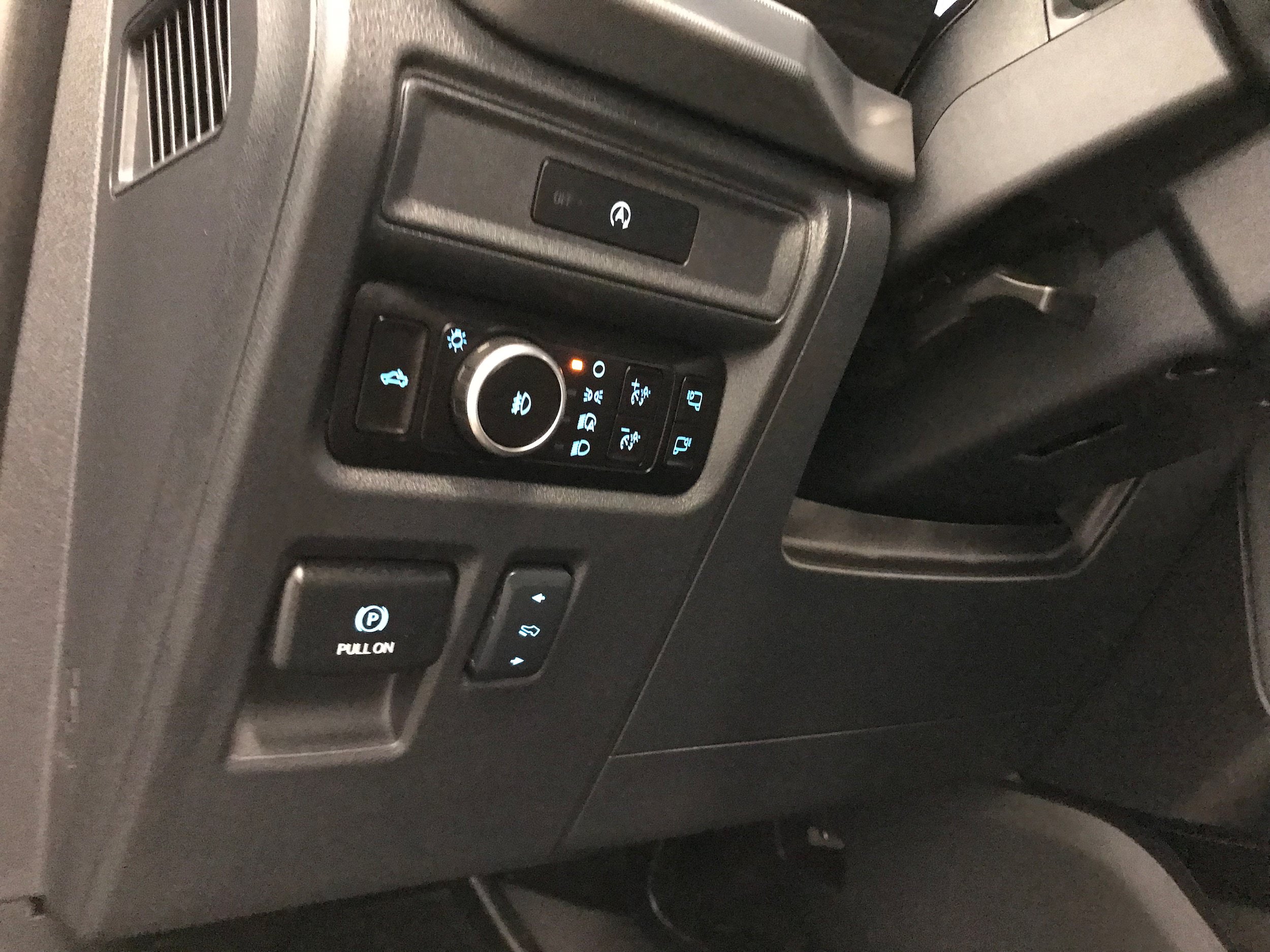 Used 2025 Ford F150 Lariat w/ Equipment Group 501A Mid AWD/4WD image 17