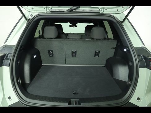Used 2026 Chevrolet Equinox LT FWD image 12