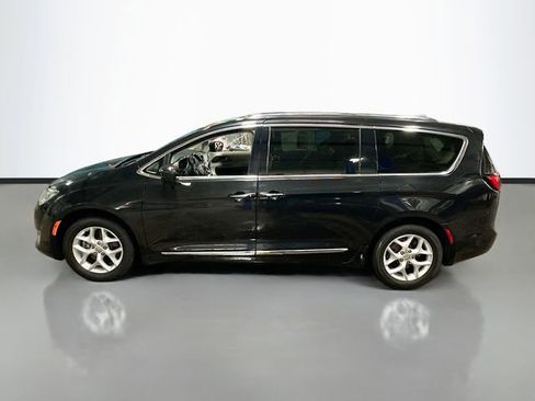 Used 2018 Chrysler Pacifica Touring-L w/ Tire & Wheel Group FWD image 9