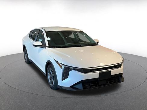 Used 2025 Kia K4 LXS image 3