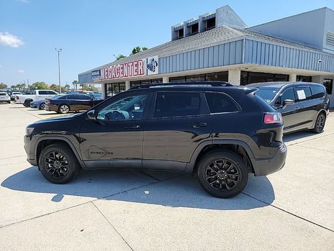 Used 2023 Jeep Cherokee Altitude Lux AWD/4WD image 2