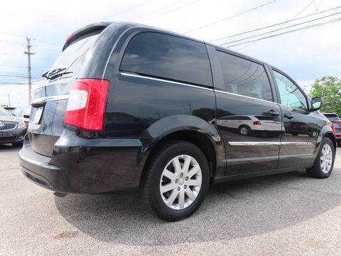 Used 2014 Chrysler Town & Country Touring FWD image 24