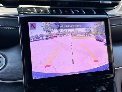 Used 2025 Jeep Grand Cherokee Limited AWD/4WD image 12