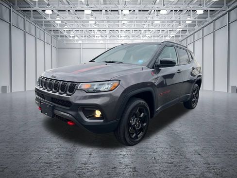 Used 2023 Jeep Compass Trailhawk AWD/4WD image 3