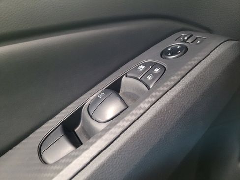 Used 2025 Nissan Altima 2.5 SV FWD image 27