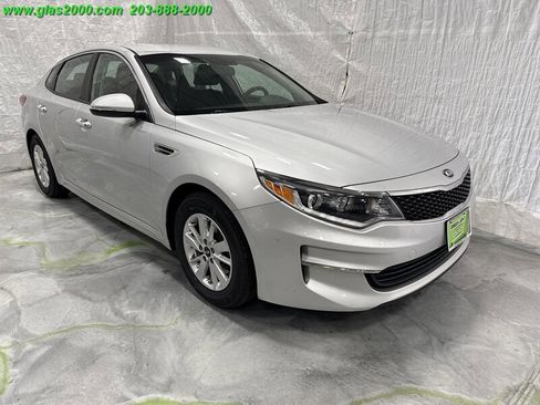 Used 2017 Kia Optima LX image 2