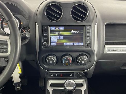 Used 2017 Jeep Compass High Altitude image 24