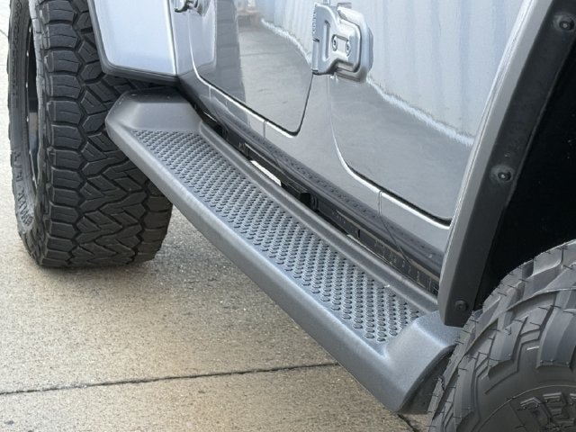 Used 2018 Jeep Wrangler Unlimited Sahara w/ LED Lighting Group AWD/4WD image 8