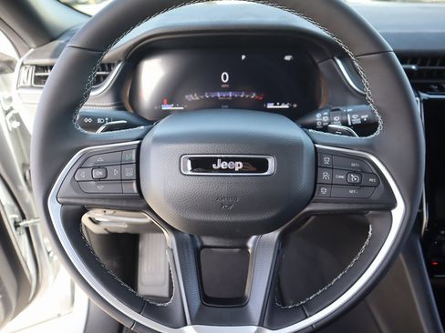 New 2025 Jeep Grand Cherokee L Altitude image 3
