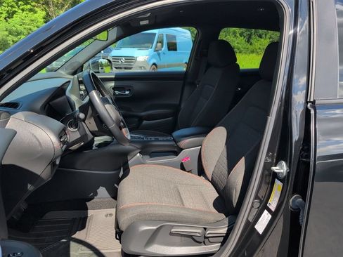 Used 2025 Honda HR-V Sport image 11