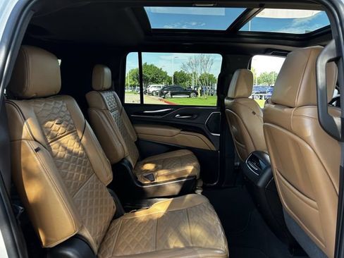 Used 2022 Cadillac Escalade ESV Premium Luxury AWD/4WD image 32