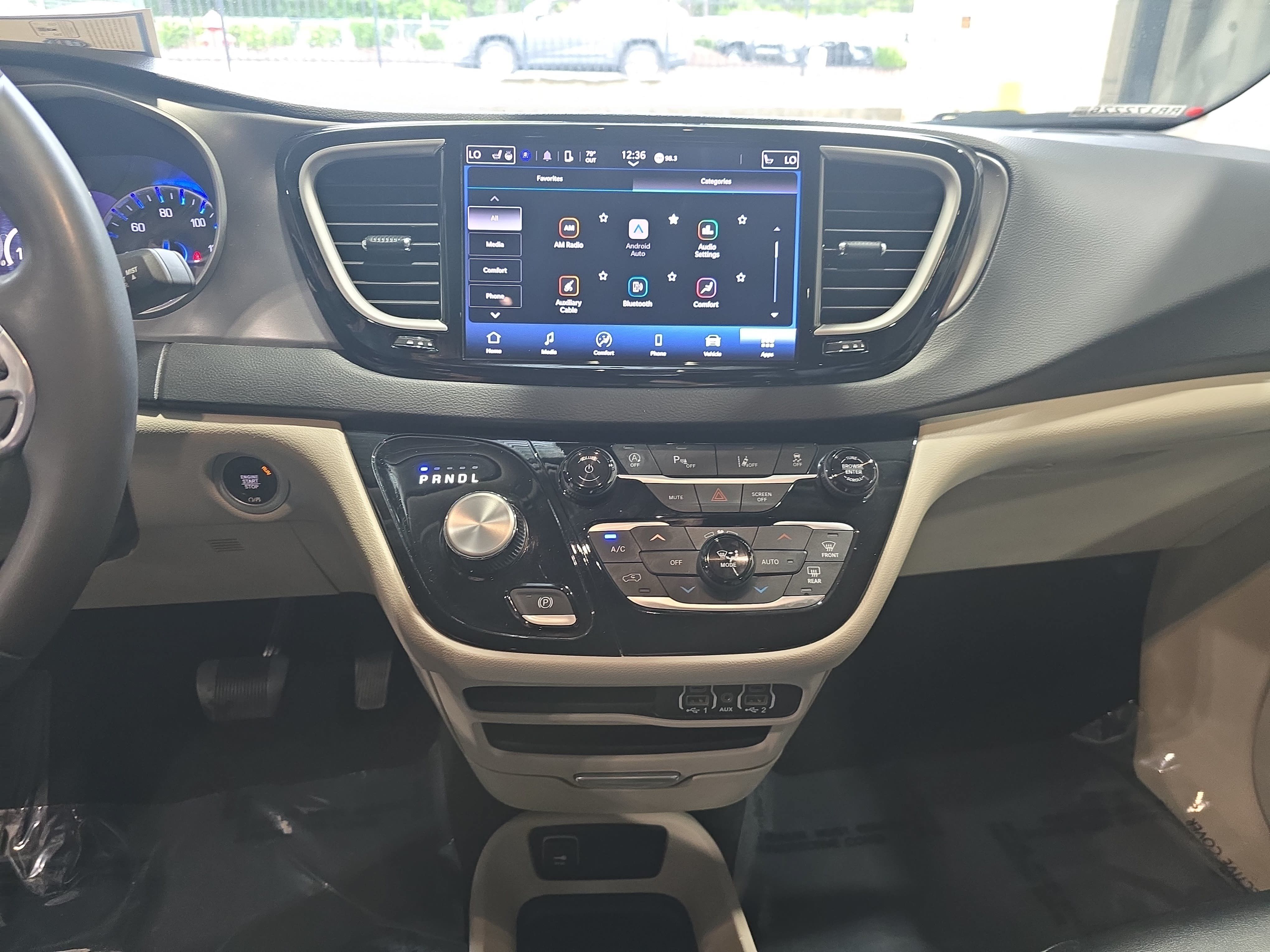 Used 2024 Chrysler Pacifica Touring-L FWD image 21