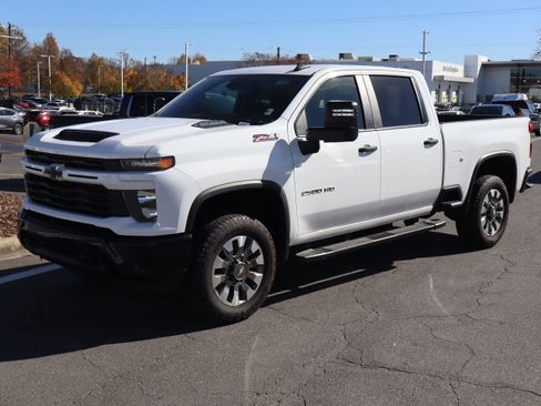 Certified 2024 Chevrolet Silverado 2500 Custom w/ Custom Value Package image 5