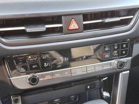 Used 2025 Kia Seltos EX w/ EX Sunroof Package image 16