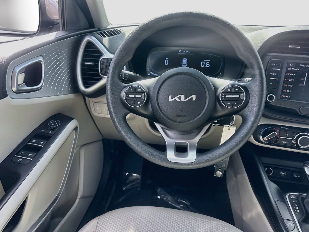 Used 2025 Kia Soul LX w/ LX Technology Package FWD image 20