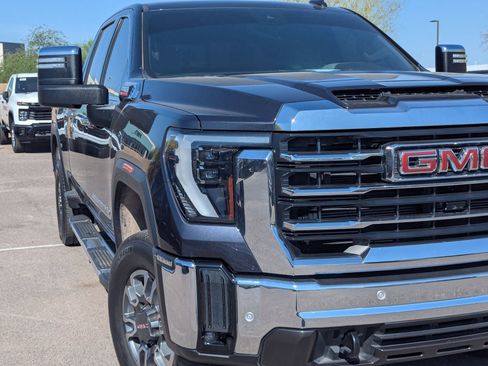 Used 2024 GMC Sierra 2500 SLT w/ SLT Premium Package image 4