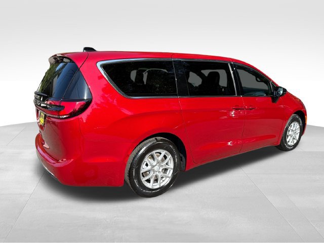 New 2027 Chrysler Pacifica Select FWD image 7