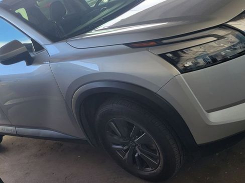 Used 2025 Nissan Pathfinder SV image 7