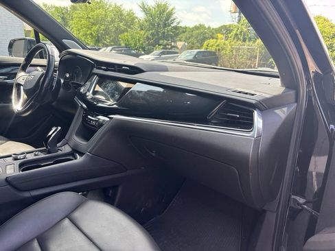 Used 2023 Cadillac XT6 Sport w/ Technology Package AWD/4WD image 6