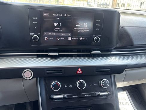 Used 2023 Kia Carnival LX FWD image 32