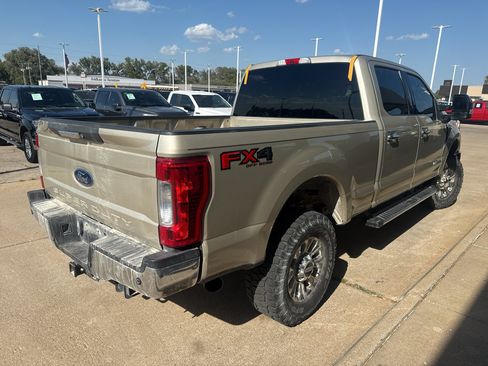 Used 2017 Ford F250 XLT w/ XLT Premium Package AWD/4WD image 10