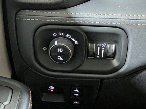 Used 2025 RAM 1500 Tungsten AWD/4WD image 25