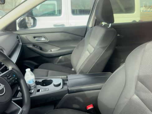 Used 2024 Nissan Rogue SV image 7