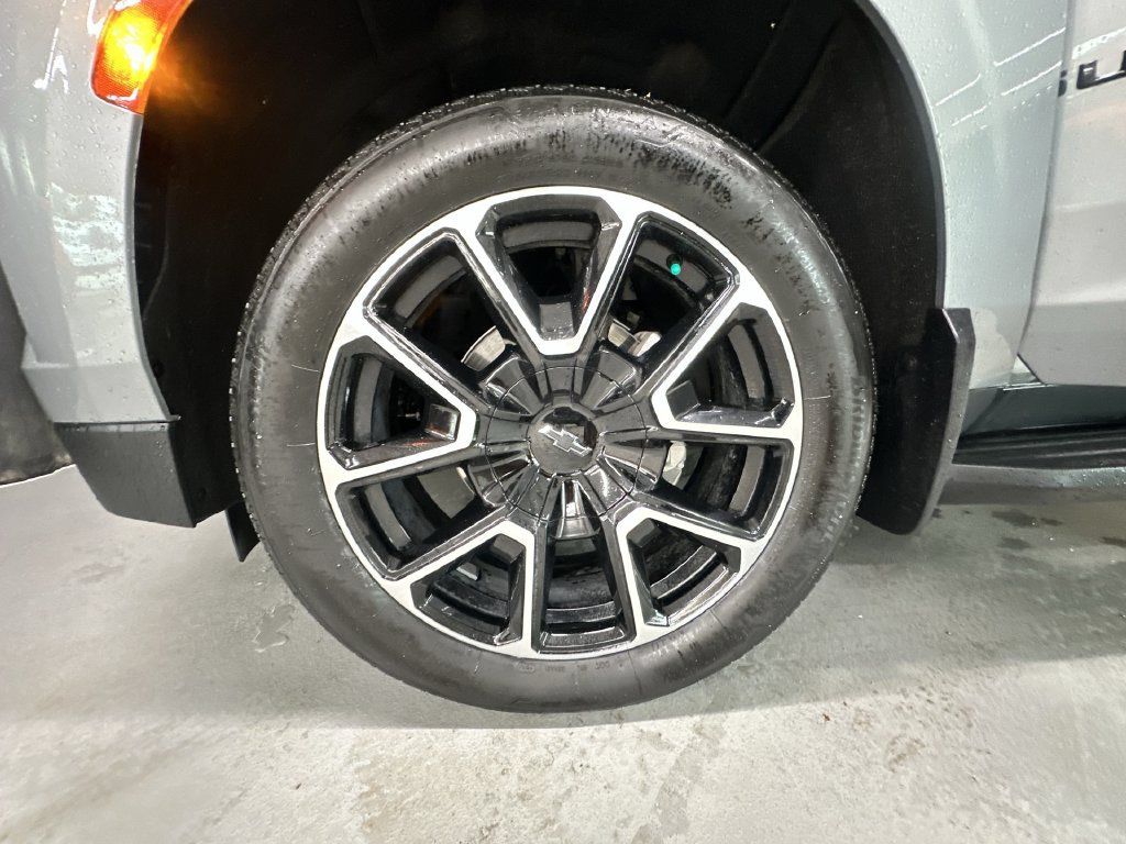 Certified 2024 Chevrolet Suburban RST w/ Luxury Package AWD/4WD image 33