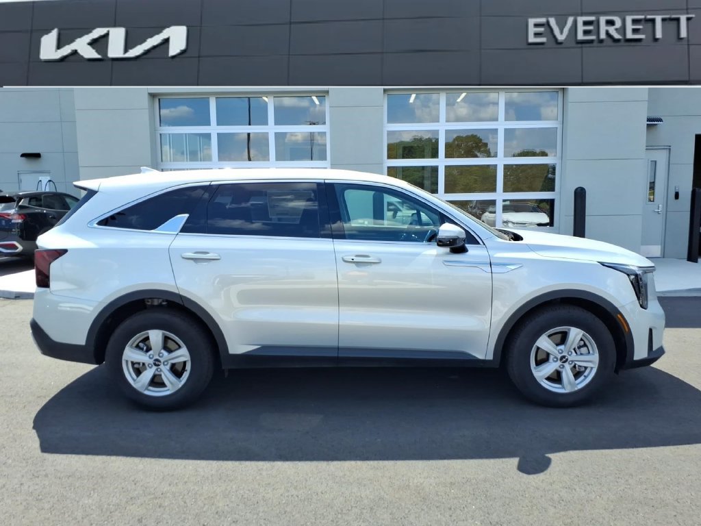 Used 2026 Kia Sorento LX FWD image 2