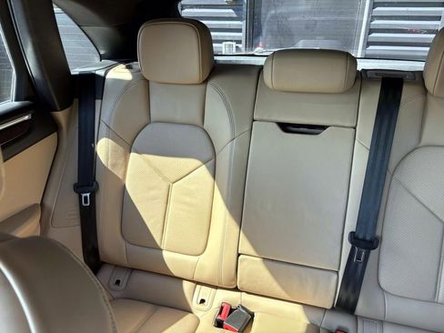 Certified 2022 Porsche Macan S image 39