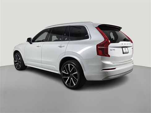 Used 2022 Volvo XC90 T6 Momentum w/ Advanced Package image 6