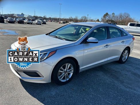 Used 2017 Hyundai Sonata SE image 1
