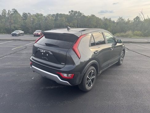 Used 2025 Kia Niro EX image 3