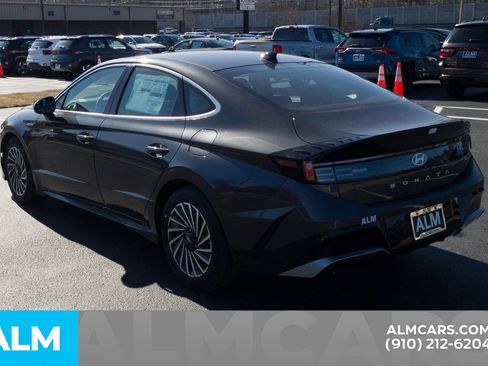 Used 2025 Hyundai Sonata SEL FWD image 8