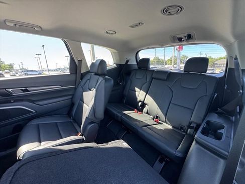 Used 2025 Kia Telluride S FWD image 13