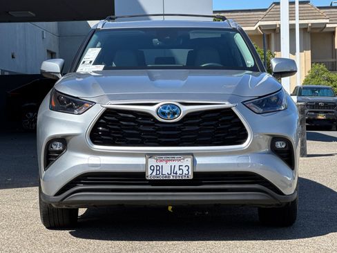 Used 2022 Toyota Highlander XLE AWD/4WD image 6