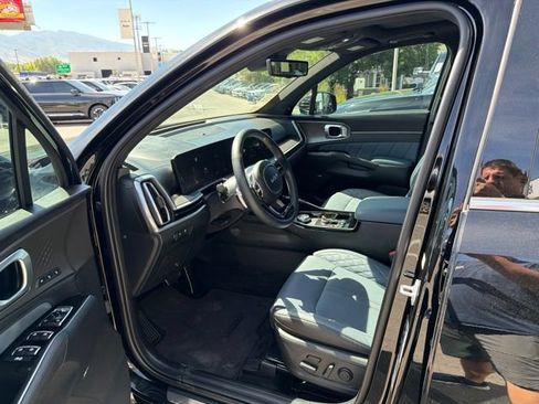 Certified 2025 Kia Sorento SX Prestige AWD/4WD image 11