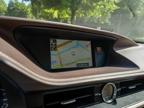 Used 2017 Lexus ES 350 w/ Luxury Package FWD image 23