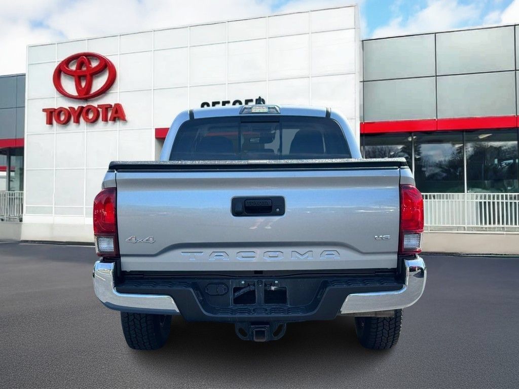 Used 2022 Toyota Tacoma SR5 AWD/4WD image 5