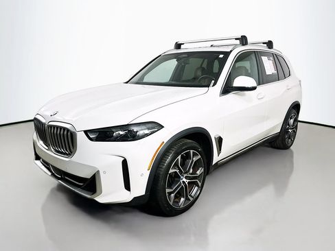 Used 2024 BMW X5 xDrive40i w/ Parking Assistance Package AWD/4WD image 3