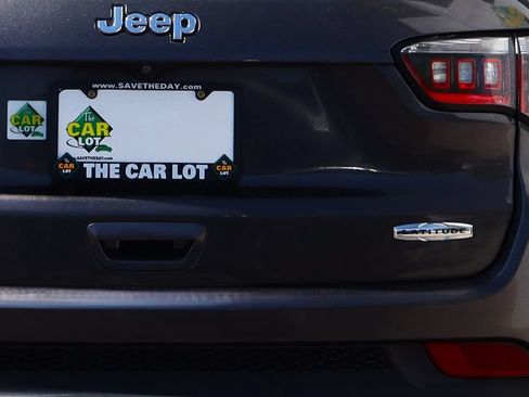 Used 2019 Jeep Compass Latitude FWD image 20