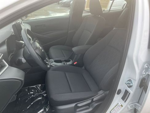 Used 2025 Toyota Corolla LE image 36