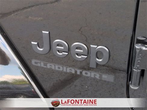 New 2025 Jeep Gladiator Sport image 9