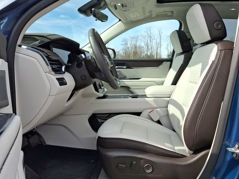 Used 2025 GMC Acadia Denali w/ Super Cruise Package image 17