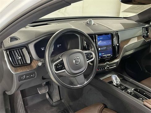 Used 2022 Volvo XC60 T8 Inscription w/ Advanced Package image 4