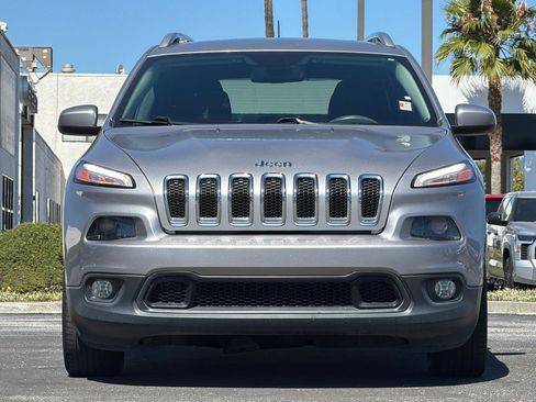 Used 2018 Jeep Cherokee Latitude FWD image 10