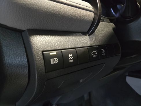 Used 2020 Toyota Camry SE w/ Audio Package FWD image 21