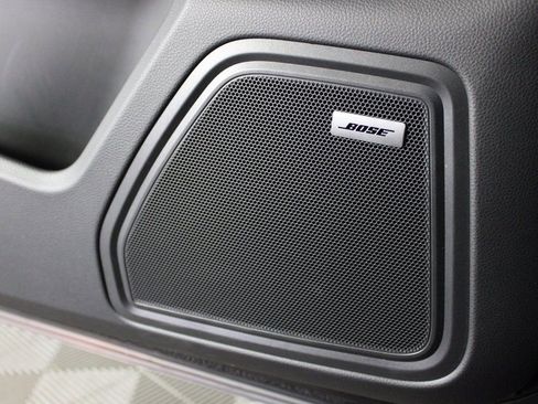 Certified 2025 Porsche Macan AWD/4WD image 16